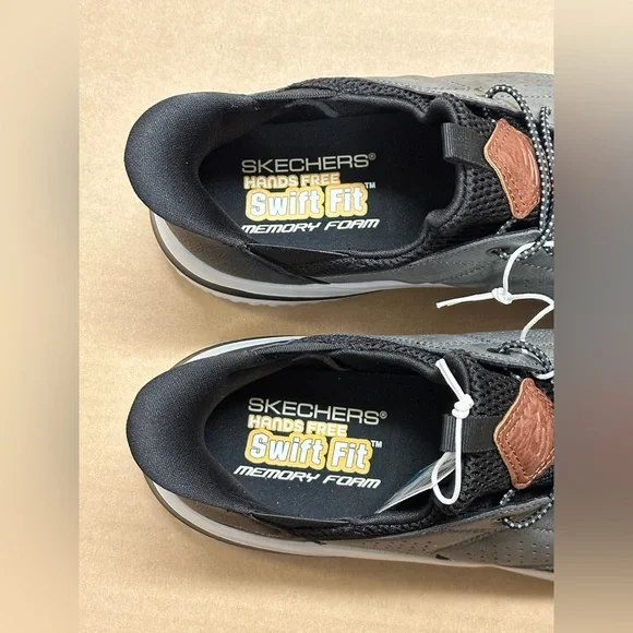 NEW- Men’s Skechers Hands Free Swift Fit (black) - Picture 5 of 11